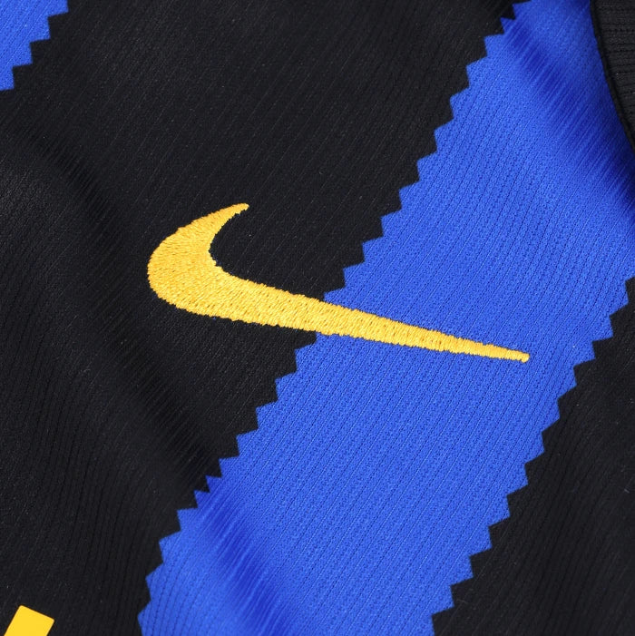 Kit Bambino Con Calzettoni Home 26/27 + Scudetto + Coppa Italia